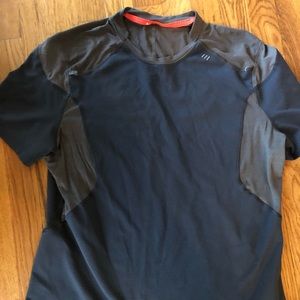 Lululemon men’s shirt. Great used condition.